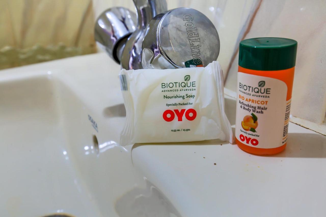 Oyo 14431 Sai Nivas Hotel Guwahati Buitenkant foto